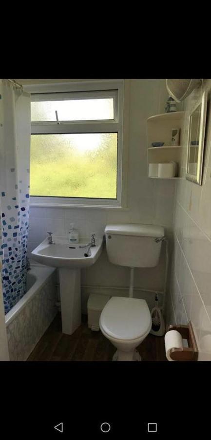 2 Bedroom Chalet Near The Beach Brading 외부 사진
