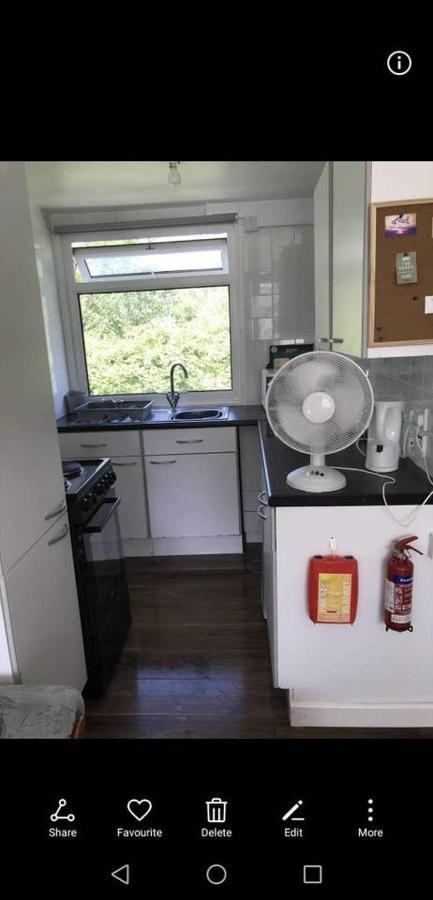 2 Bedroom Chalet Near The Beach Brading 외부 사진